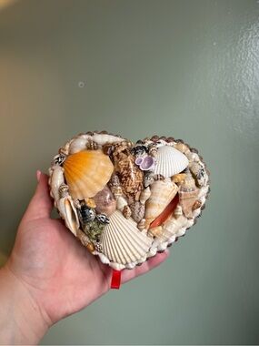 Vintage Heart-Shaped Seashell Trinket/Jewelry Box w/ Hinge Lid